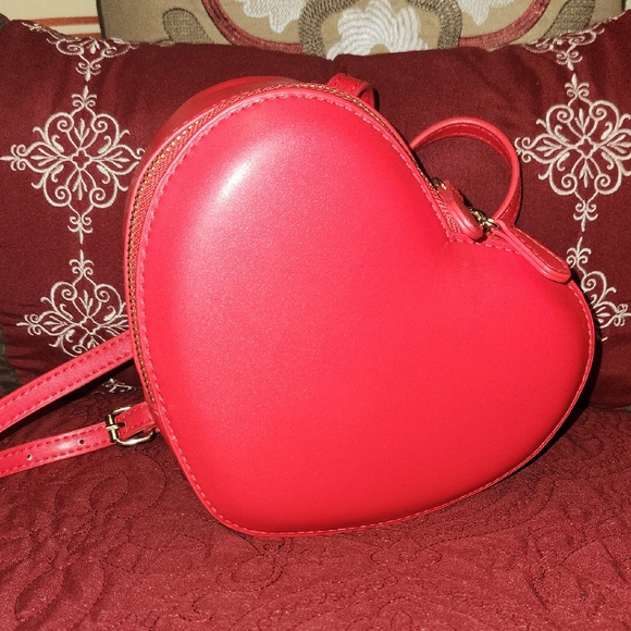 a new day Red Heart Crossbody Bag - Picture 1 of 2
